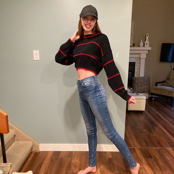 Neema California Knit Cropped Sweater - Picture 3 of 6